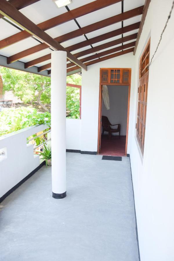 Tharaka Homestay ウェリガマ エクステリア 写真