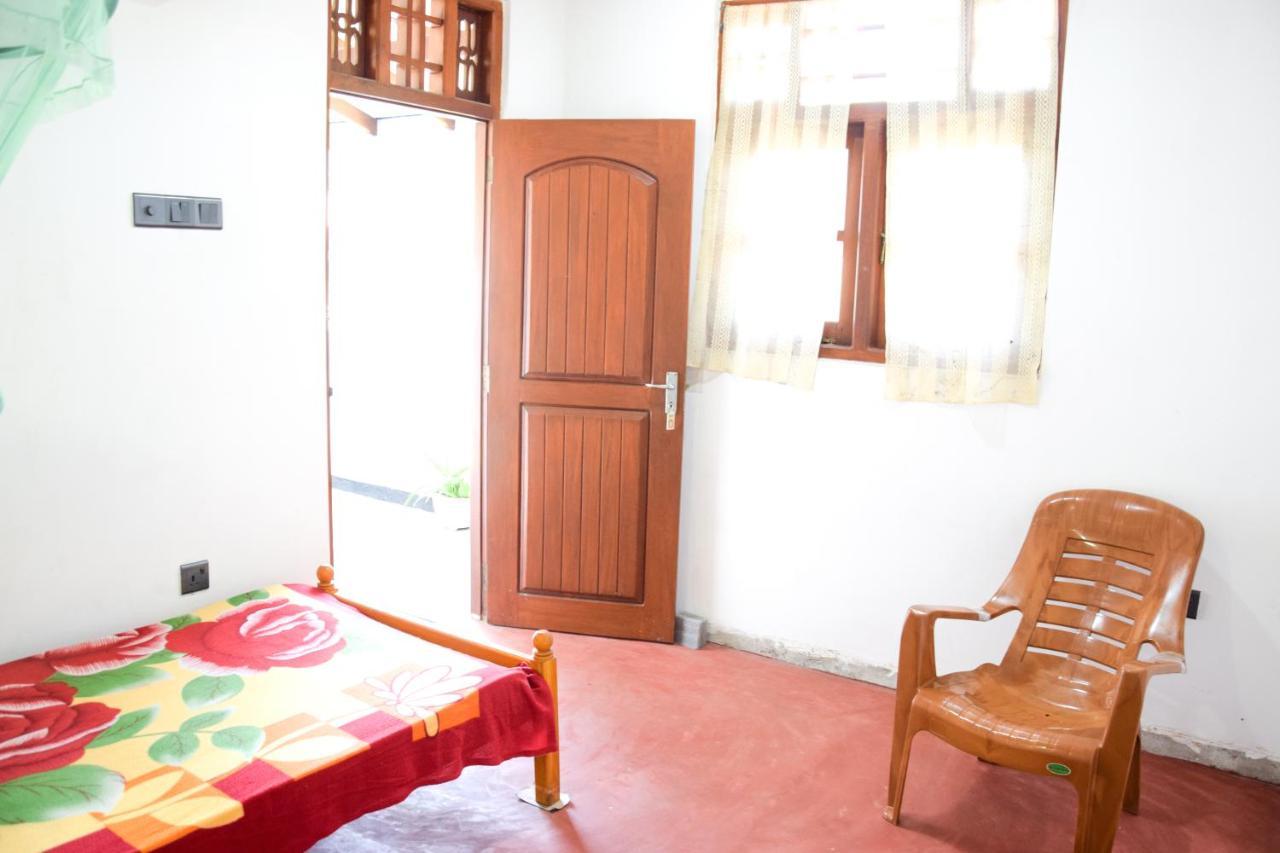 Tharaka Homestay ウェリガマ エクステリア 写真