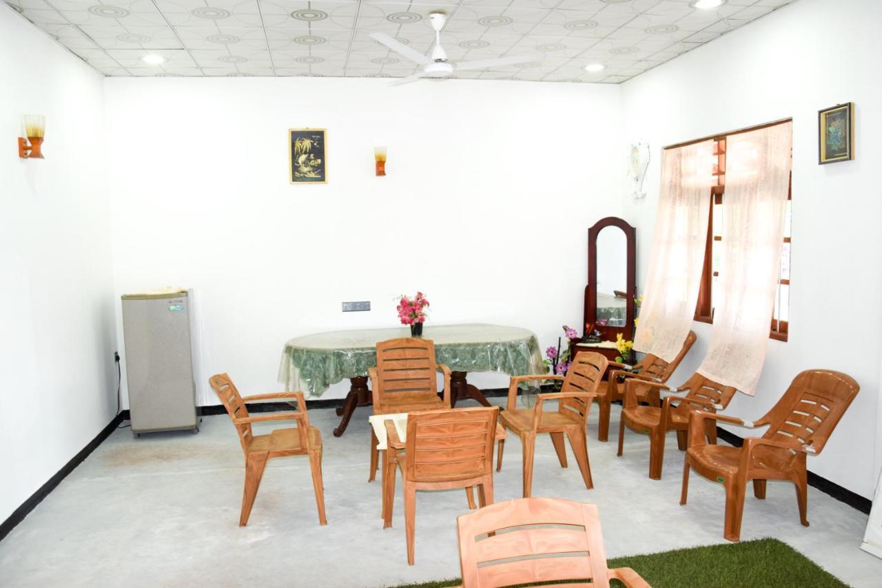 Tharaka Homestay ウェリガマ エクステリア 写真