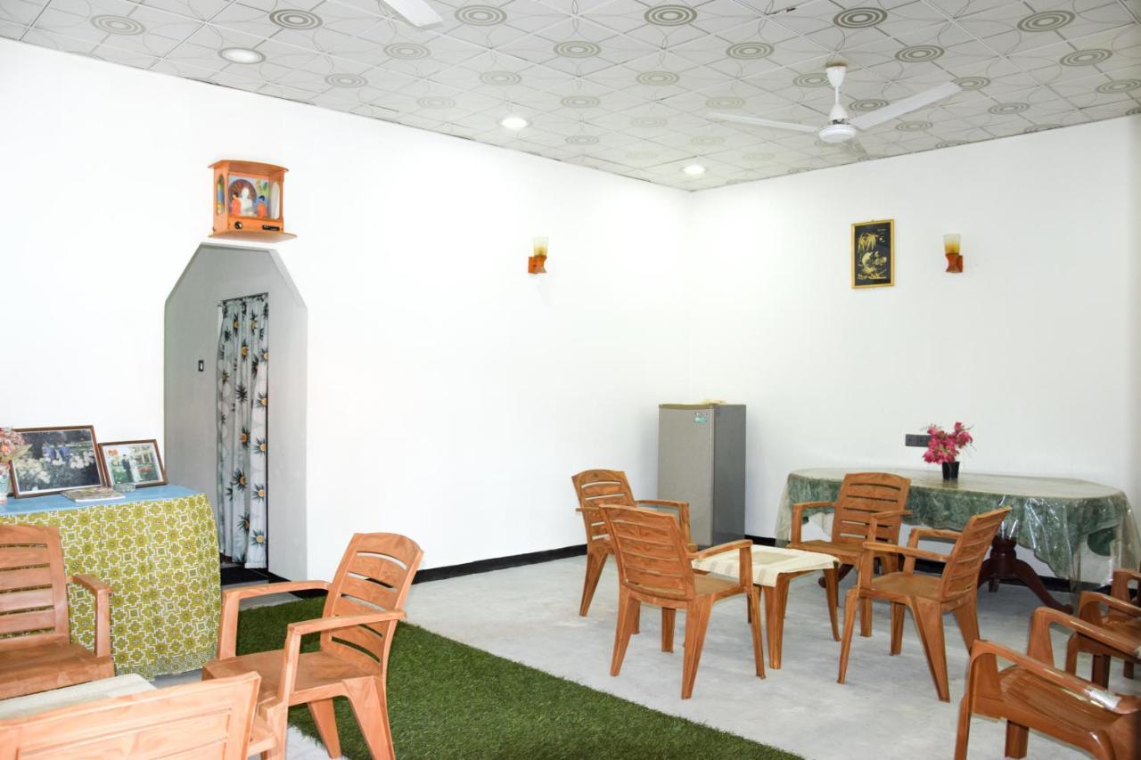 Tharaka Homestay ウェリガマ エクステリア 写真